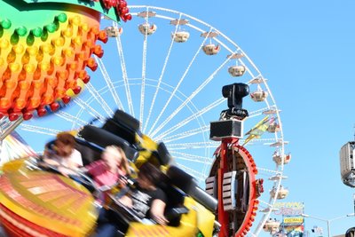 Ab Sonntag reisen die ersten Fahrgeschäfte für den Rummel auf der Ehernen Schlange an.