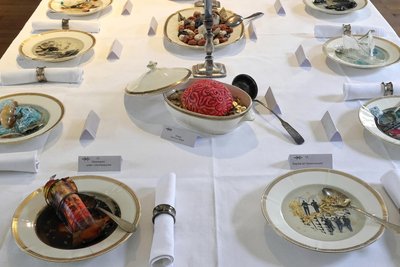 Hier werden mit klangvollen Namen schwer verdauliche Resultate menschlichen Handelns aufgetischt: An Anne Thoss aus Kleve ging für „nein, eure suppe ess ich nicht“ der 3. Preis.