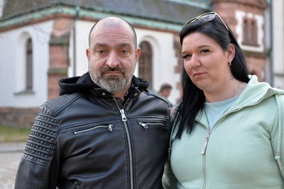 Daniel Fernández Prol und Christin Burghardt am Petriplatz in Freiberg.
