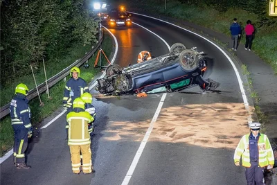 Glück, dass es hier nur Leichtverletzte gab. Pech: Nach einem Totalschaden wird die Kfz-Versicherung meist spürbar teurer. 