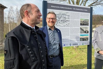 Heiko Götze (links), Vorsitzender der HFBK, im Gespräch mit Steve Ittershagen, Verein Welterbe Montanregion. 