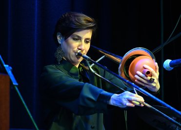 Antonia Hausmann am Donnerstagabend im "Weltecho" in Chemnitz. Sie war in diesem Jahr auch für den Deutschen Jazzpreis nominiert. 