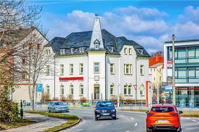 Das frühere Rathaus der Stadt Flöha an der Augustusburger Straße wird zum Wohnhaus mit altersgerechten Wohnungen umgebaut. 