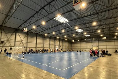 Die riesigen Messehallen der tschechischen Hauptstadt wurden zu Handball-Arenen umfunktioniert, indem die Gastgeber die Spielfelder ausrollten.