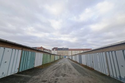 Zu den größten Garagenanlagen Plauens gehört die an der Knielohstraße. Die Besitzverhältnisse sind kompliziert, es gibt viel Unwissen. 