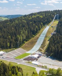 Die Vogtland-Arena Klingenthal ist am 17. September Start- und Zielpunkt für den Tag des Wanderns. 