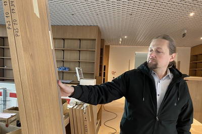 Besondere Regale in der neuen Stadtbibliothek Mittweida.