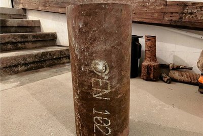 Dieses einfache Stück Rohr ist das März-Objekt des Bergbaumuseums Oelsnitz. Es befand sich in den Mauern des Museums und wurde wegen Rissbildungen in der Wand gefunden. 