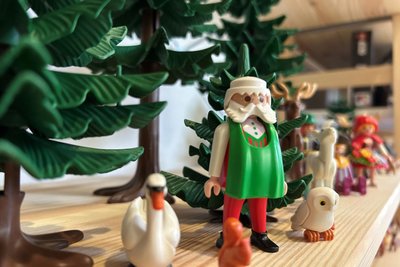 Der Fantasie sind keine Grenzen gesetzt: Kleine Welten können Mädchen und Jungen mit Figuren, Tieren, Bäumen und mehr entstehen lassen.