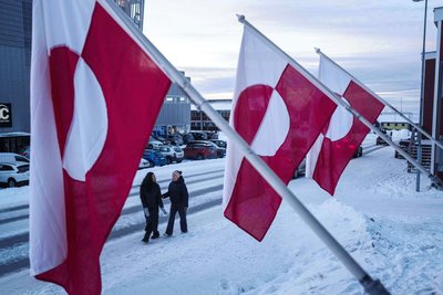 Grönland-Flaggen in der Haupstadt Nuuk. US-Präsident Donald Trump erhebt Anspruch auf die Insel