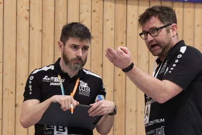 Finden sie den Schalter für den Reservetank? Trainer Oliver Pflug und Co-Trainer Daniel Friese stecken mit dem HC Glauchau/Meerane im Abstiegskampf.