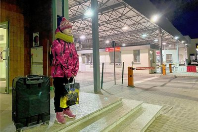 Marta am Abend des 1. Februar an der ukrainisch-polnischen Grenze. Seit der vorhergehenden Nacht ist sie mit ihrer Mutter auf der Flucht. 