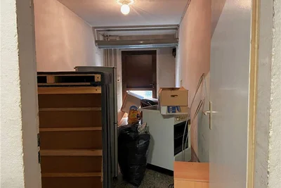 Immer wieder werden im Keller die Fluchtwege mit Müll versperrt.