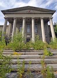Die Eigentümerin wollte den Kulturpalast in Rabenstein abreißen. Das durfte sie nicht. Jetzt gibt es neue Pläne.