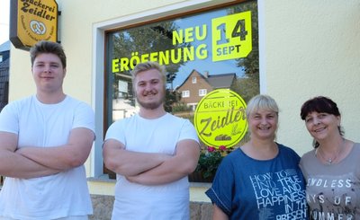 Der Countdown läuft für Bäckermeister Tommy Leidereiter (zweiter von links) sowie für die Frauen hinter dem Ladentisch Michaela Müller, Janet Leidereiter (von rechts) und Geselle Maximilian Ludwig. 