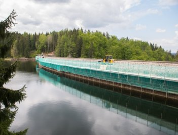 Ab September wird die Staumauer in Sosa dauerhaft begehbar sein. Im vergangenen Jahr wurde sie saniert (im Bild).