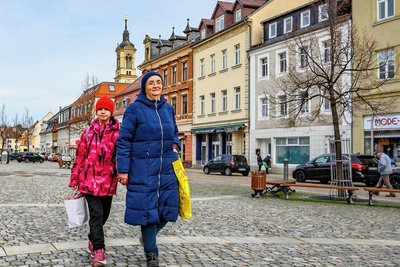 Wenige Tage später auf dem Marktplatz von Werdau. Iryna Palyvoda ist Krankenschwester. Eine ehemalige Kollegin hat ihr hier eine Notunterkunft besorgt.