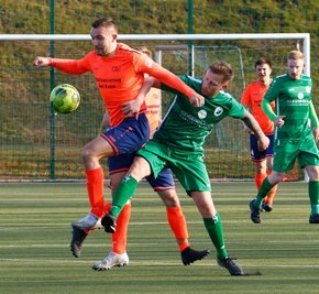 Auf Abwehrspieler Nick Reinhold vom Oberlungwitzer SV (links) dürften auch im Derby gegen Lichtenstein ein paar packende Zweikämpfe zukommen. 
