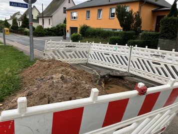Das Loch an einer Kreuzung in Mittweida. 