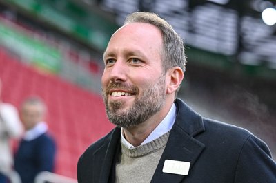 Nach dem gescheiterten Experiment mit Sandro Wagner setzt Augsburgs Boss Michael Ströll auf Manuel Baum als Coach. (Archivbild)