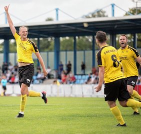 Haben zur Zeit gut lachen: Die Freiberger um Kevin Budach, Meik Mehner und Rico Thomas (v.l. ) gewannen die ersten beiden Saisonspiele und konnten dabei schon 10 Tore erzielen. 