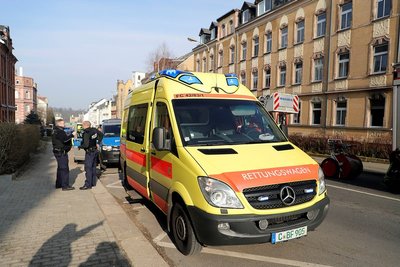 In einer Erdgeschosswohnung in der Chemnitzer Lützowstraße hat es am Freitagmittag gebrannt.