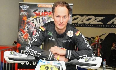 In allen Enduro-Disziplinen zuhause: der Wahl-Flöhaer René Dietrich, der seit mehr als 25 Jahren Motorsport betreibt. 
