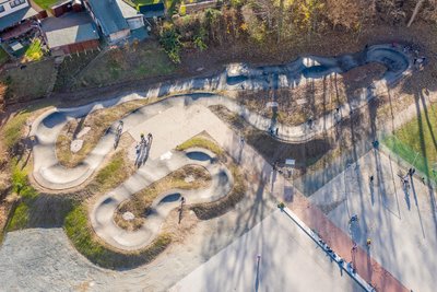 Ein gutes Beispiel für einen Pumptrack gibt es seit einigen Jahren in Ehrenfriedersdorf. Nun planen die Oberwiesenthaler eine ähnliche Anlage.