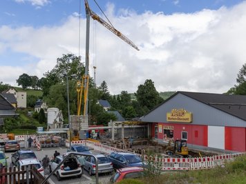Bauarbeiten sind an der Netto-Filiale in Crottendorf im Gang. Nach Unternehmensangaben wird der Markt erweitert und an ein neues Konzept angepasst. Das dauert noch mehrere Monate. 