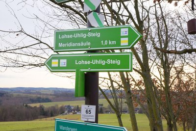 Der Lohse-Uhlig-Steig führt um Kleinolbersdorf und Altenhain.