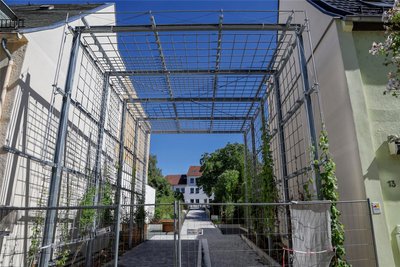 Für das Stahlgerüst am künftigen Durchgang Leipziger Straße muss die Stadt Glauchau tiefer in die Tasche greifen.