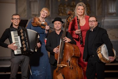 Die Freiberger Band Harts un Neschome tritt am 31. Mai in der Petrikirche auf.