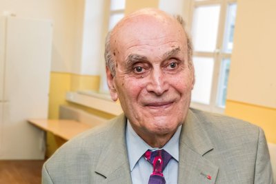 Stiftungsgründer Professor Heinz Wagner 2019 bei einem Besuch im Gymnasium Marienberg.
