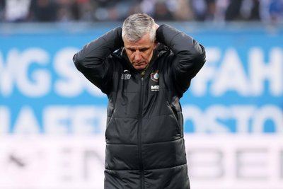 Sein Arbeiterfußball passte ins Erzgebirge, allerdings nicht zur Mannschaft. Die Spieler schienen nicht in der Lage zu sein, seine Ideen umzusetzen. Fachlich ein guter Trainer und ein harter Arbeiter, auf zwischenmenschlicher Ebene allerdings haperte es zwischen Härtel und Mannschaft. Die Ursache seines Scheiterns? .