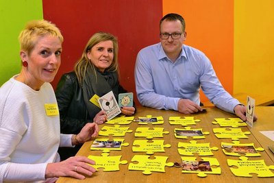 Schulleiterin Corinna Weinhold (l.) plant mit Birgit Keller und Uwe Pönitz vom Förderverein schon das Programm für die Festwoche der Friedrich-Gottlob-Keller-Oberschule Hainichen. 