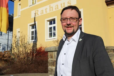 Der frühere Landtagsabgeordnete Rolf Weigand (AfD) ist seit Oktober 2024 Bürgermeister der Stadt Großschirma.