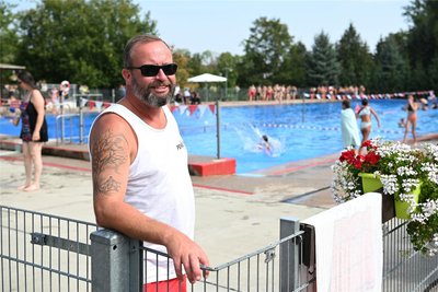 Der Badebetriebsleiter René Dudschig ist mit seiner ersten Saison im Peniger Freibad sehr zufrieden.