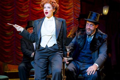 Akt der Selbstbestimmung: Musetta (Natalia Willot) sucht sich ihre Liebhaber (Marian Hadraba) aus.