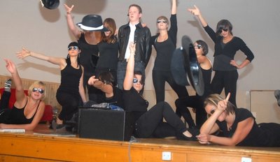 Eine Szene aus dem Musical "Saitenverkehrt" von der Premiere im September 2010 im Gelenauer Volkshaus.