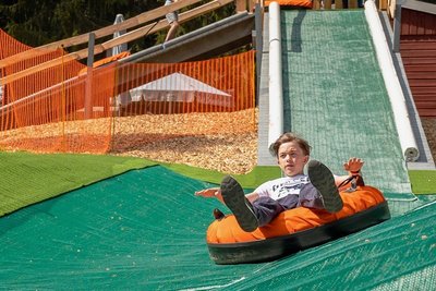 Wer den Geschwindigkeitskick liebt wie der zwölfjährige Alex Brehm ist auf der Tubing-Anlage genau richtig. Der Sechstklässler aus einem Gymnasium in Sonneberg hatte dort riesigen Spaß. 