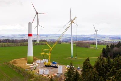 Der Bau neuer Windenergieanlagen stößt auch in Sachsen immer wieder auf Widerspruch.