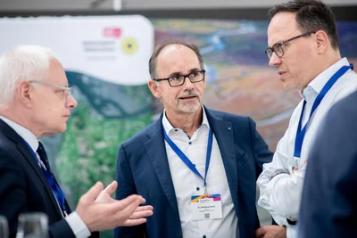 Der Sachse Dirk Panter (SPD/rechts) bei der Energieministerkonferenz vor zwei Wochen auf der Nordseeinsel Norderney mit seinen Amtskollegen Jürgen Barke (SPD/links) aus dem Saarland und Wolfgang Blank (parteilos) aus Mecklenburg-Vorpommern.