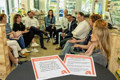 Das Geschäft zu schließen, das fiel den Apothekern nicht leicht. Kunden hätten aber Verständnis gezeigt.