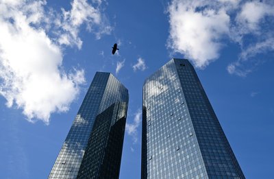 Die Deutsche Bank setzt auf KI, etwa um Kreditvergaben zu beschleunigen (Archivbild)