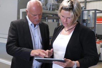Armin Baumgartl und Claudia Baumgartl-Schäufler führen in Schneeberg das Unternehmen Metallbau Müller. Der Bildungsurlaub würde aus ihrer Sicht zur falschen Zeit kommen.