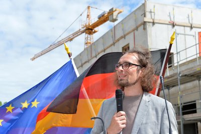 Einer der Gastredner zum Richtfest für das zentrale Bohrkern- und Probenarchiv in Freiberg war Bürgermeister Martin Seltmann.
