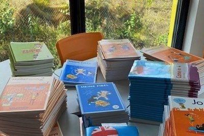 Knapp 2000 Bücher und Arbeitshefte hat der Freiberger Taschenbuchladen an drei Grundschulen ausgeliefert. Auch andere Buchläden der Stadt sind in den Schulbuchvertrieb eingebunden. 