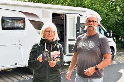 Elke und Mathias Korb campen mit ihrem Wohnmobil derzeit auf dem Stellplatz am Johannisbad in Freiberg. 