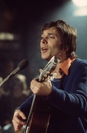 Reinhard Mey bei einem Auftritt in den 70er Jahren. Heute wird der Liedermacher und Chansonnier 75 Jahre alt.