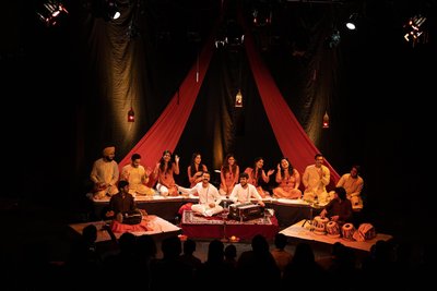 Das indische Musical „Jo Dooba So Paar“ ist im Spinnbau-Festivalzentrum zu sehen.